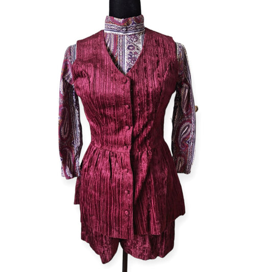 60s/70s Burgundy Crushed Velvet Vest and Shorts Set S/M - themallvintage The Mall Vintage