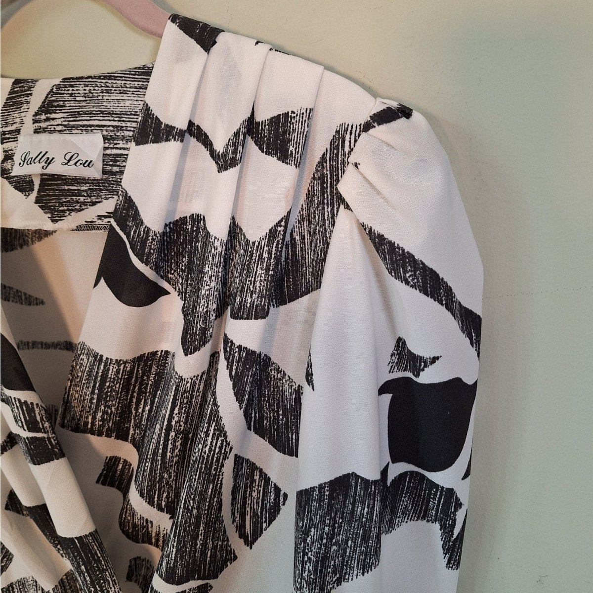 Vintage 80s Black & White Pop Art Peplum Dress Size 10/12 Medium to Large - themallvintage The Mall Vintage 1980s Dresses Goth