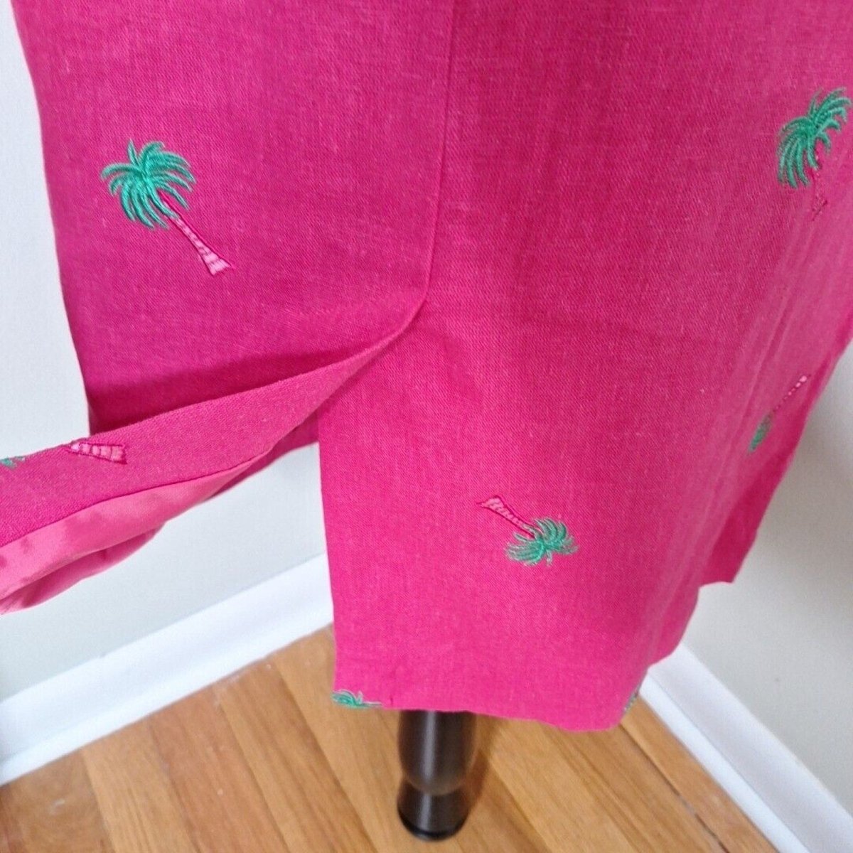 Y2K Hot Pink Linen Blend Palm Tree Embroidered Sheath Dress Women Size 6 Medium - themallvintage The Mall Vintage 1990s Dresses New Arrival