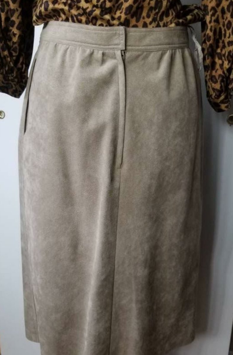 70s Beige Vegan Suede Skirt Suit 10/12 M/L - themallvintage The Mall Vintage