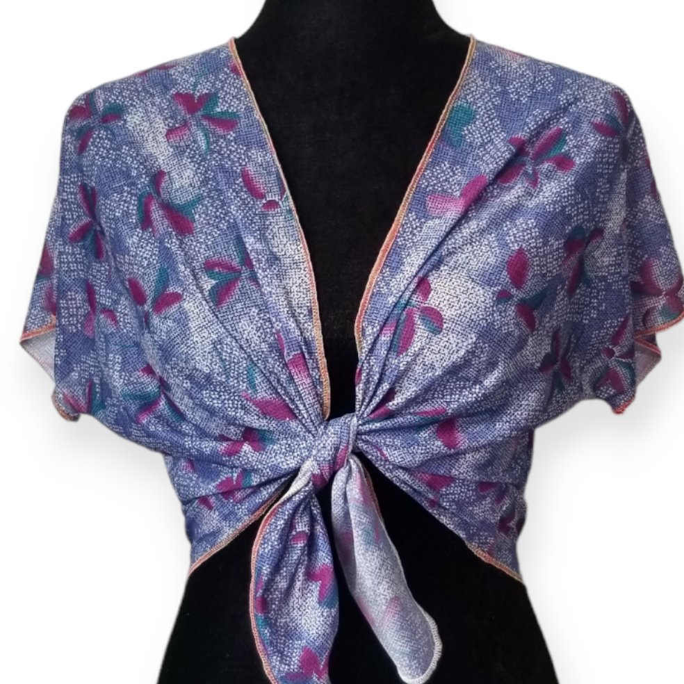 70s Periwinkle Cropped Floral Shrug Bust/Chest up to 44" - themallvintage The Mall Vintage