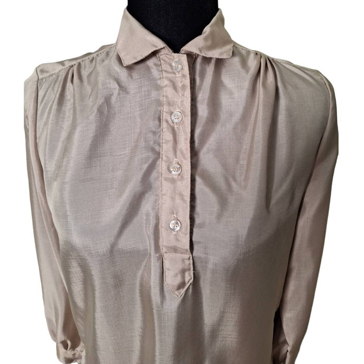 70s/80s Muted Gold Blouse Junior's Size 7/8 Women XS/S - themallvintage The Mall Vintage
