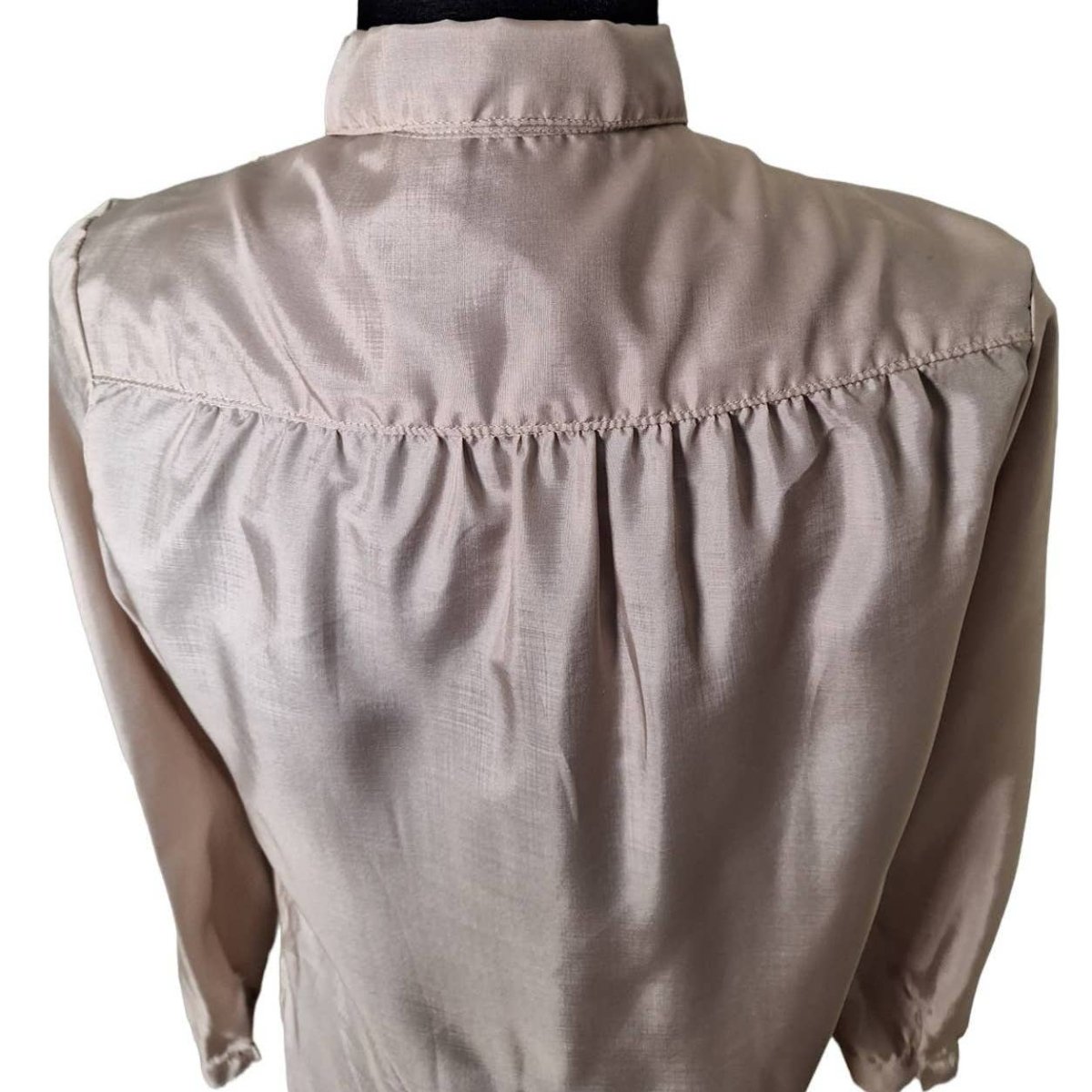 70s/80s Muted Gold Blouse Junior's Size 7/8 Women XS/S - themallvintage The Mall Vintage