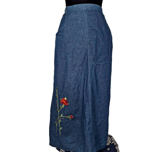 Vintage 80s Denim Maxi with Rose Applique Size Medium Waist 27" to 36" - themallvintage The Mall Vintage Capsule Denim Fall Capsule