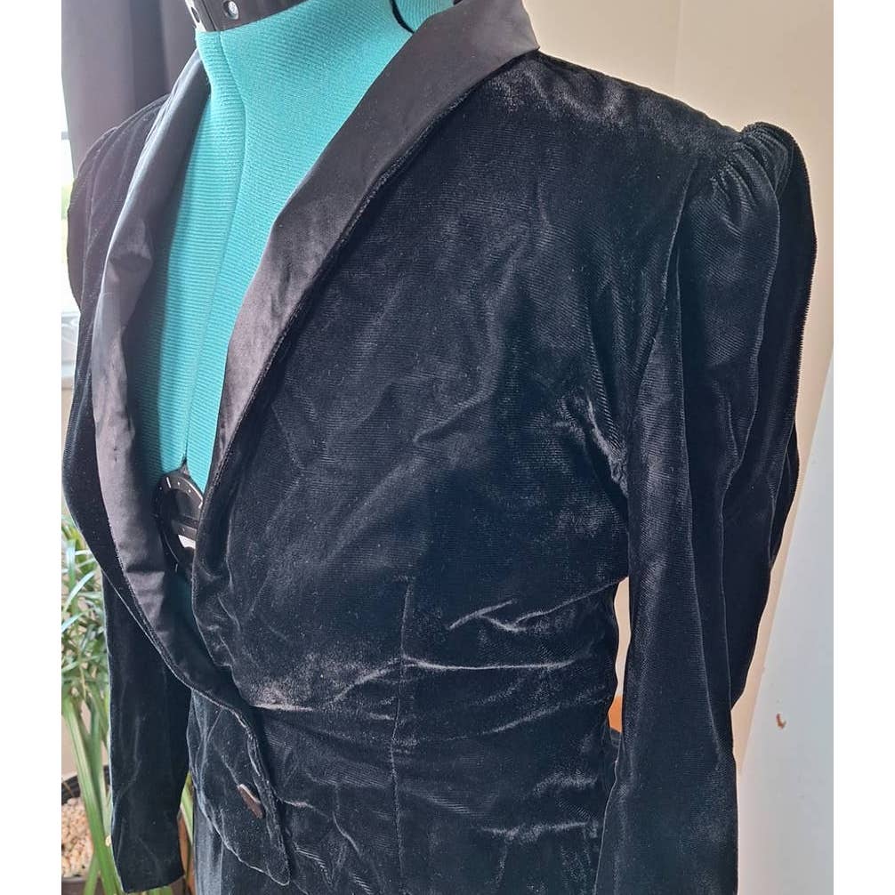 80s Scott McClintock Black Velvet Formal Skirt & Jacket Set Size Medium to Large - themallvintage The Mall Vintage