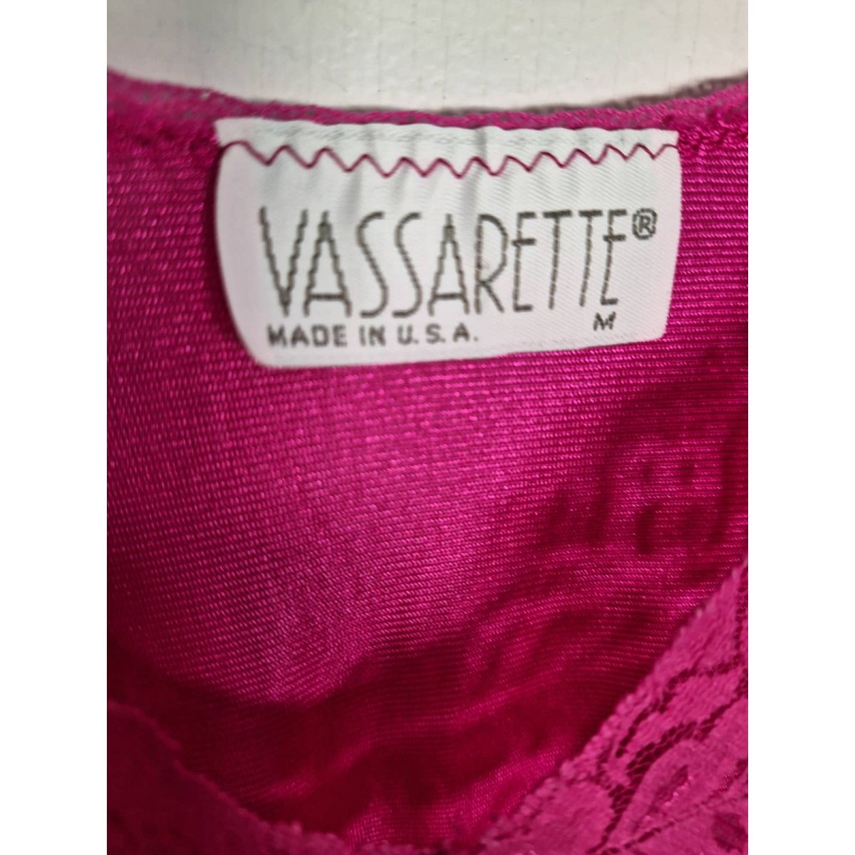 80s Vassarette Fuschia Nightgown Medium - themallvintage The Mall Vintage