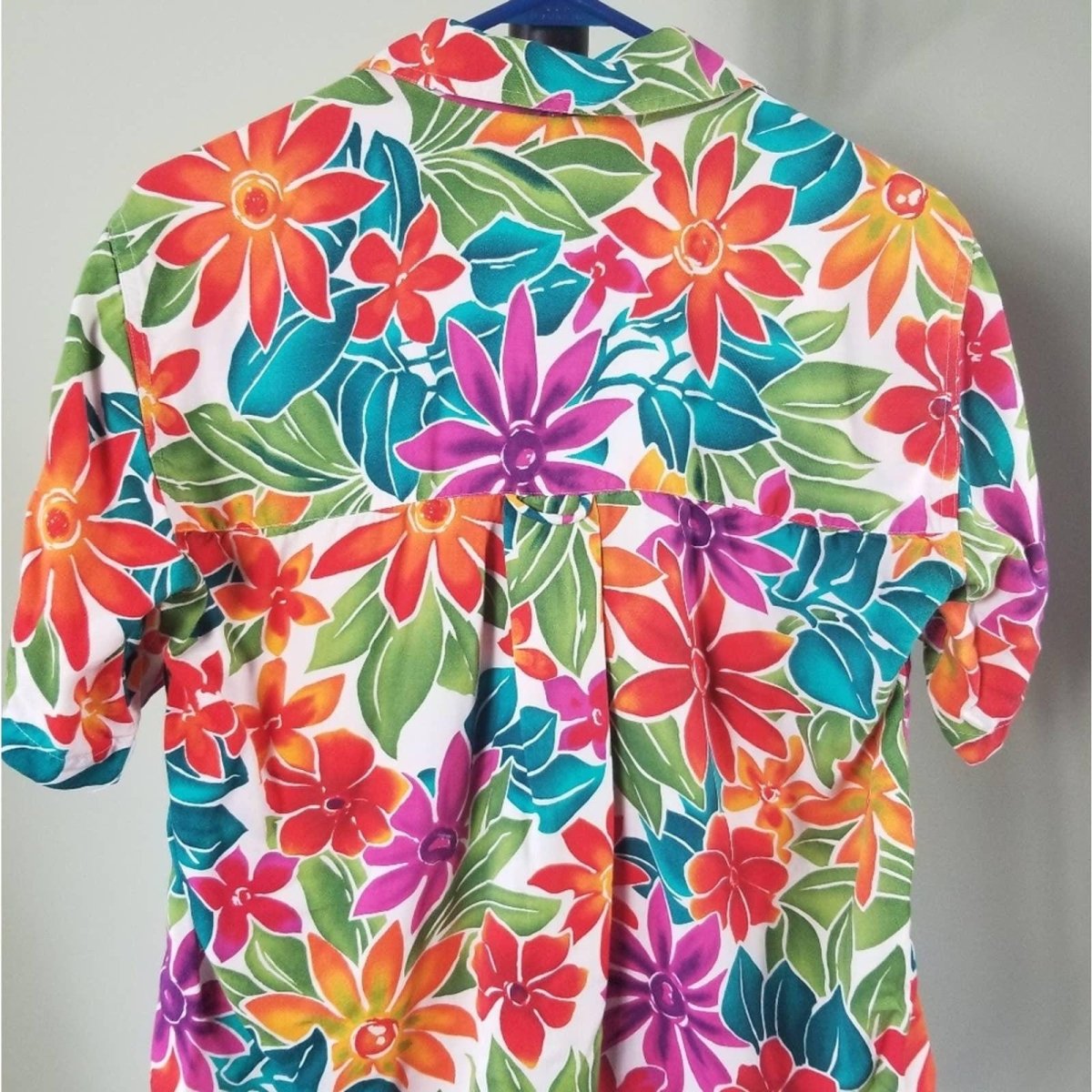 80s/90s Colorful Floral Camp Shirt Petite Small - themallvintage The Mall Vintage