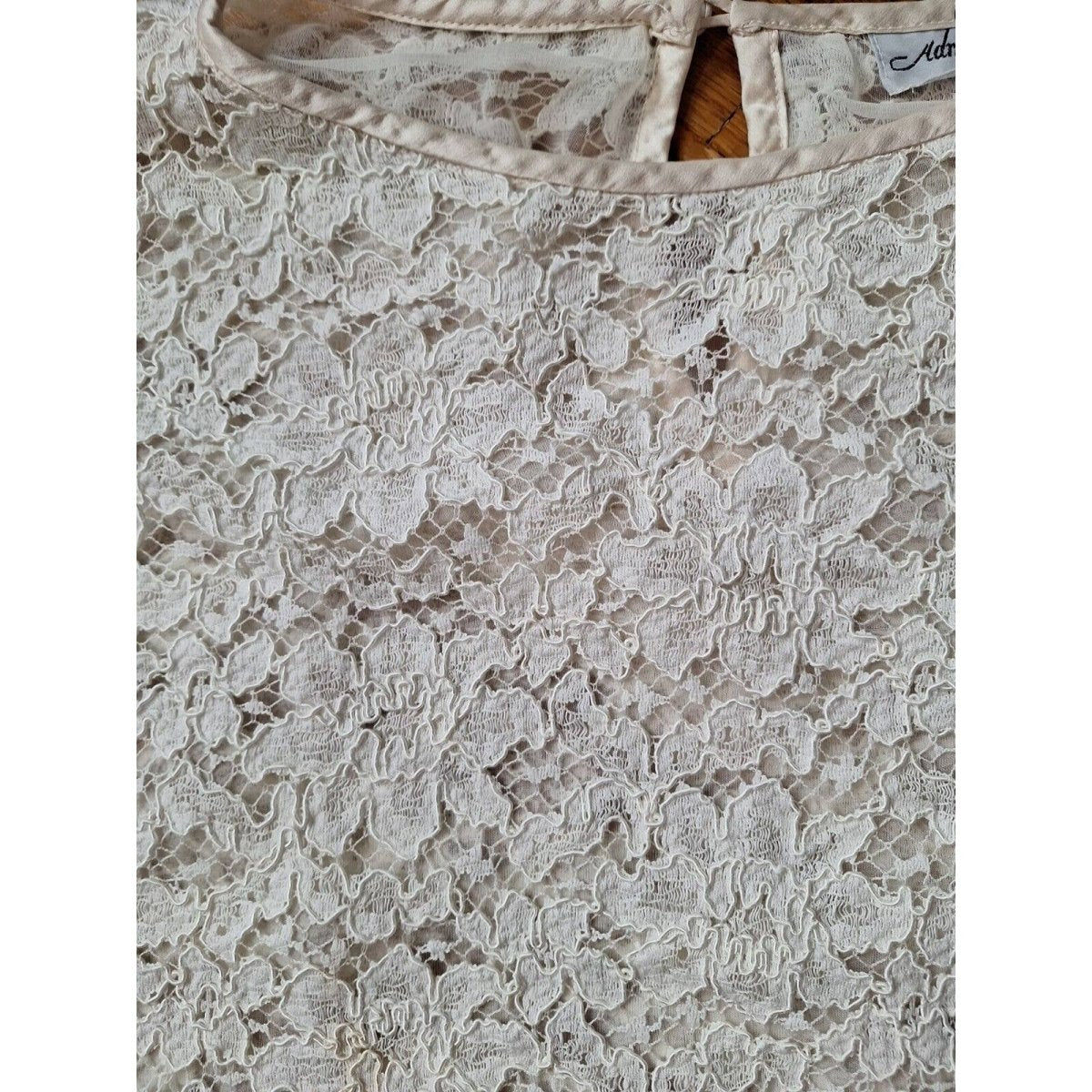 80s/90s Cream Sheer Lace Dolman Blouse Size 4 Small - themallvintage The Mall Vintage