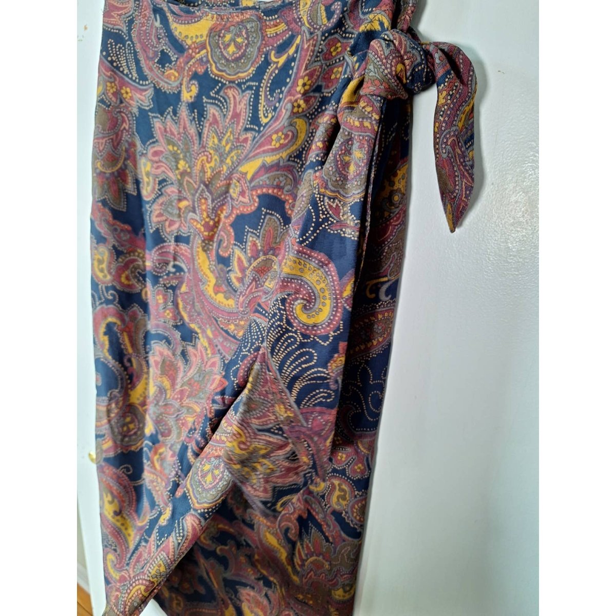 90s Donna Karen Paisley Midi Rayon Mesh Wrap Skirt Size Medium - themallvintage The Mall Vintage