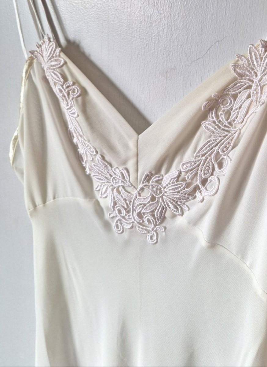 90s Flora Nikrooz Sheer Cream Full Length Chemise - themallvintage The Mall Vintage