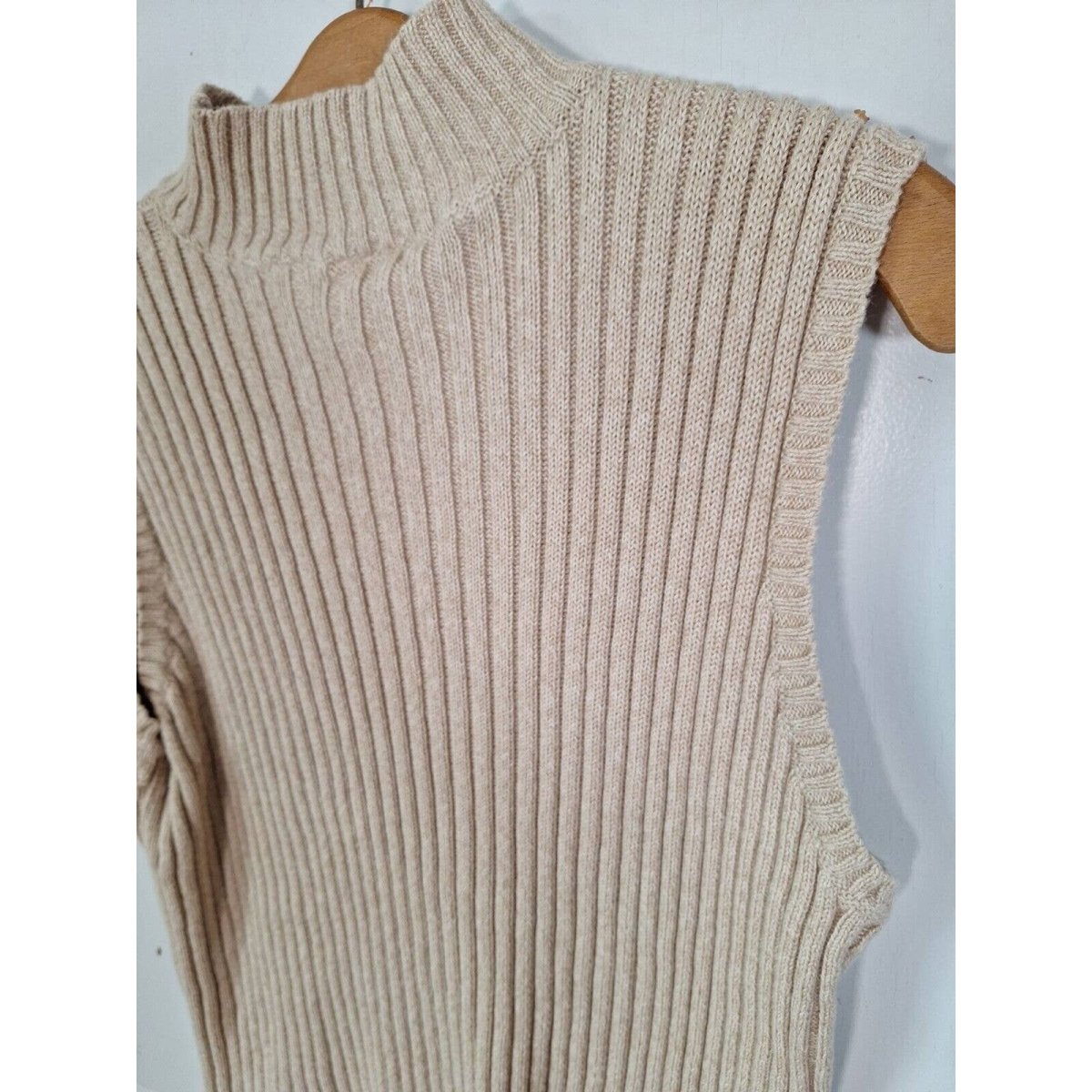 90s/Y2K Beige Ramie Cableknit Mockneck Top Women's Size XL Chest 42" to 52" - themallvintage The Mall Vintage