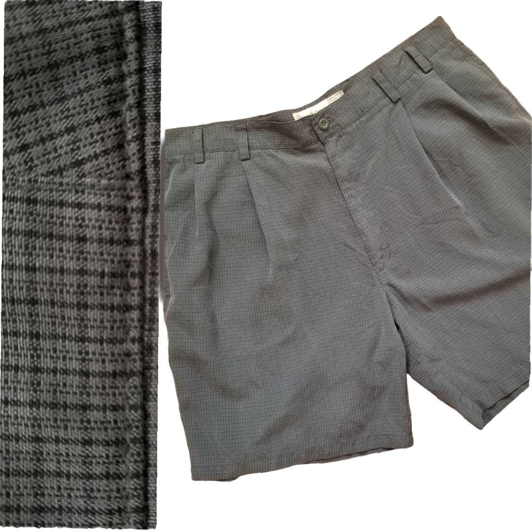 90s/Y2K Gray Plaid Pleated Rayon Blend Shorts Men's 38 - themallvintage The Mall Vintage