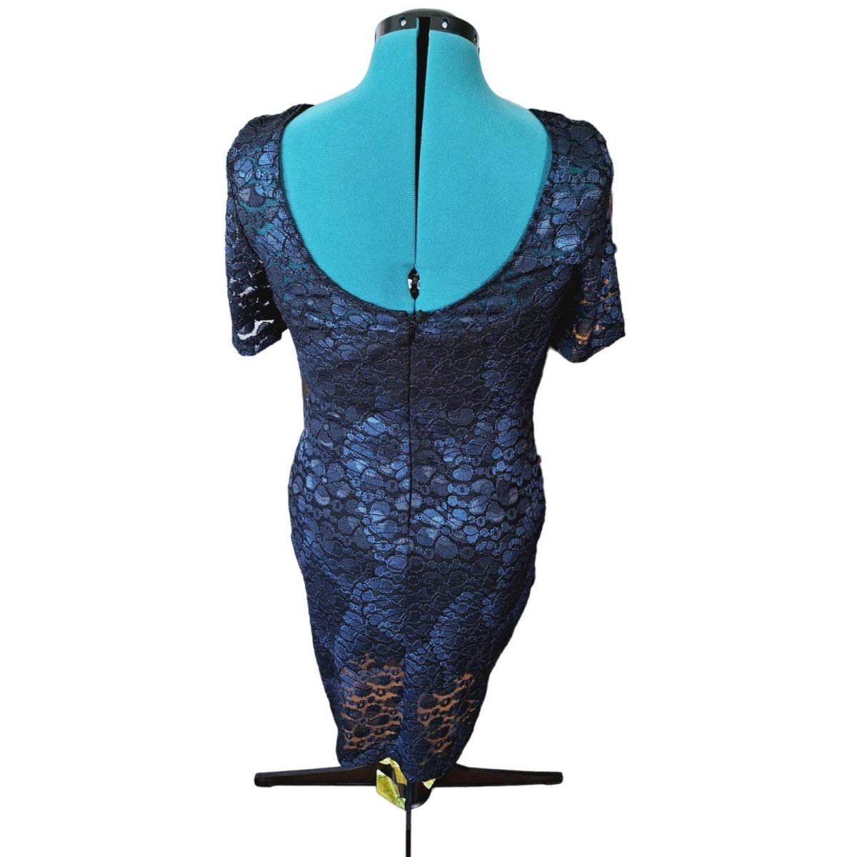 Badgley Mischka Floral Mermaid Lace Bodycon Dress Size 12 Large - themallvintage The Mall Vintage