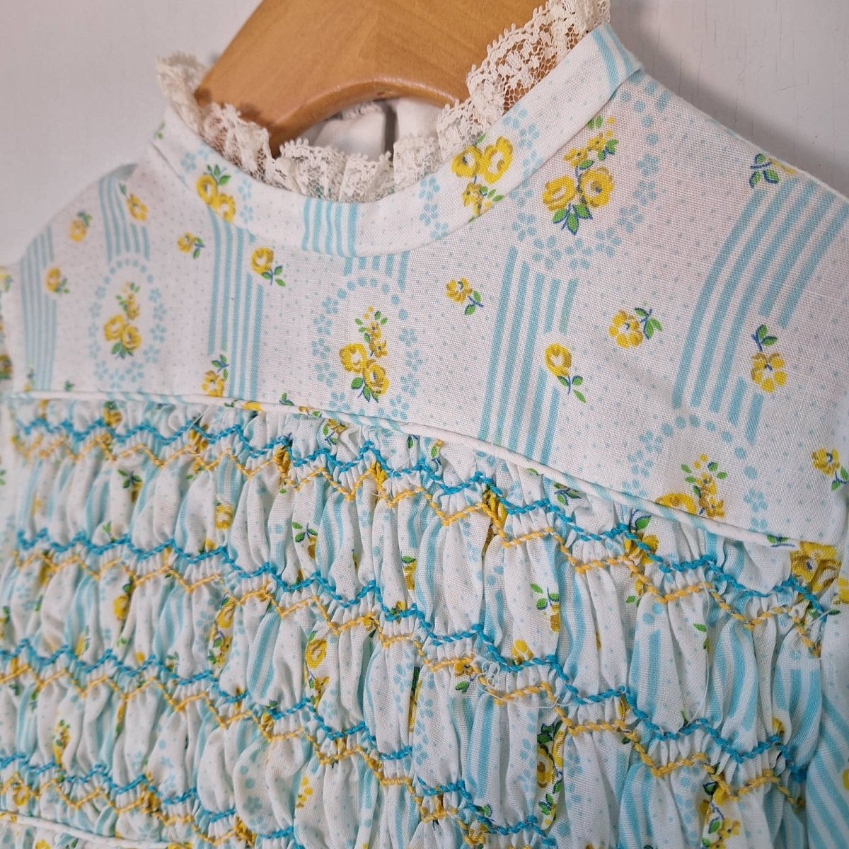 Vintage 70s Kids Polly Flinders Smocked Dress Girls Size 4 - themallvintage The Mall Vintage