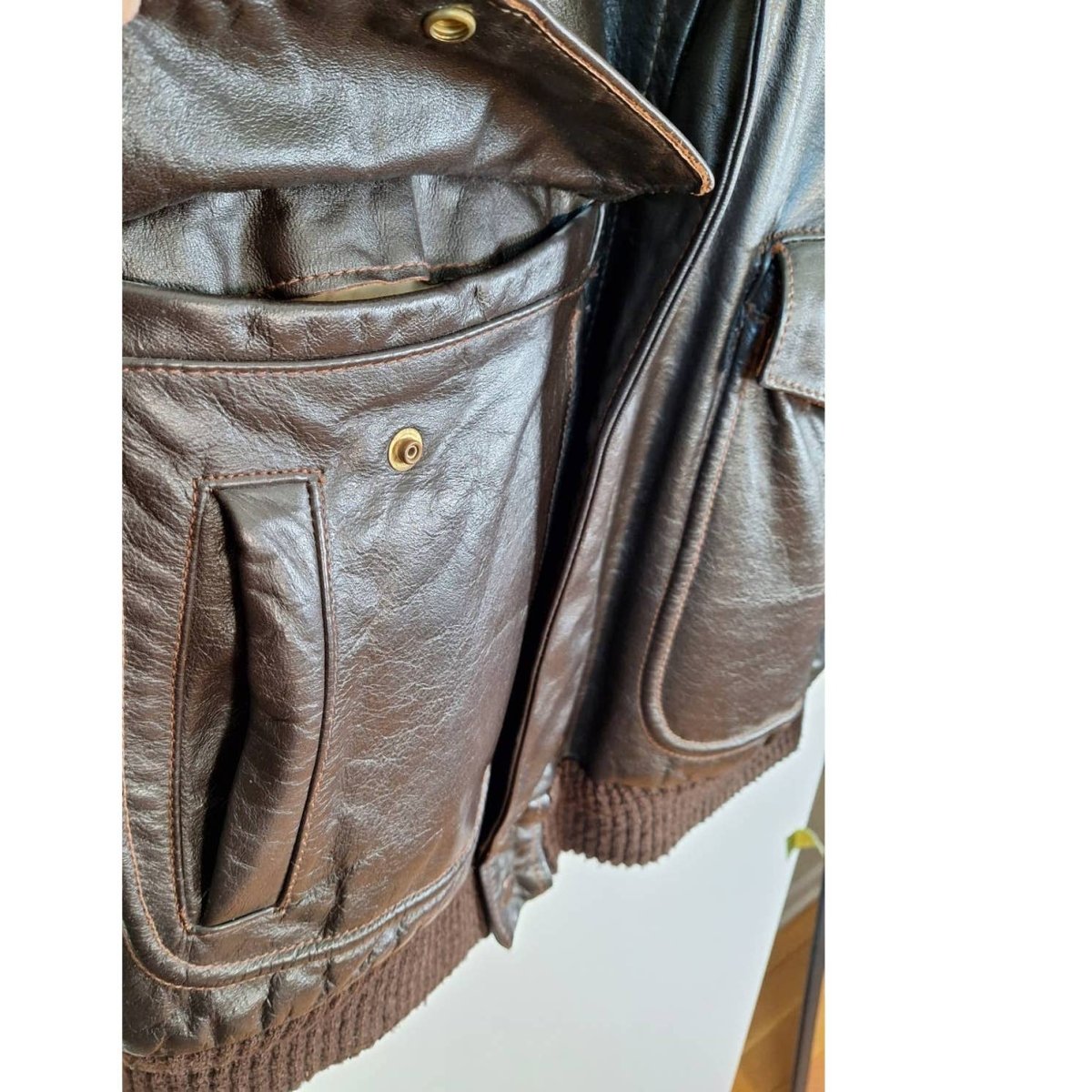 Vintage 70s/80s Brown Leather Bomber Jacket Men's Size 40 Mediun - themallvintage The Mall Vintage