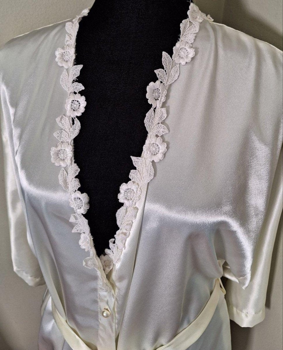 Vintage 80s Cream Satin Robe with Floral Applique Medium - themallvintage The Mall Vintage