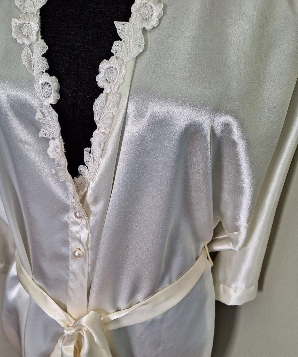 Vintage 80s Cream Satin Robe with Floral Applique Medium - themallvintage The Mall Vintage