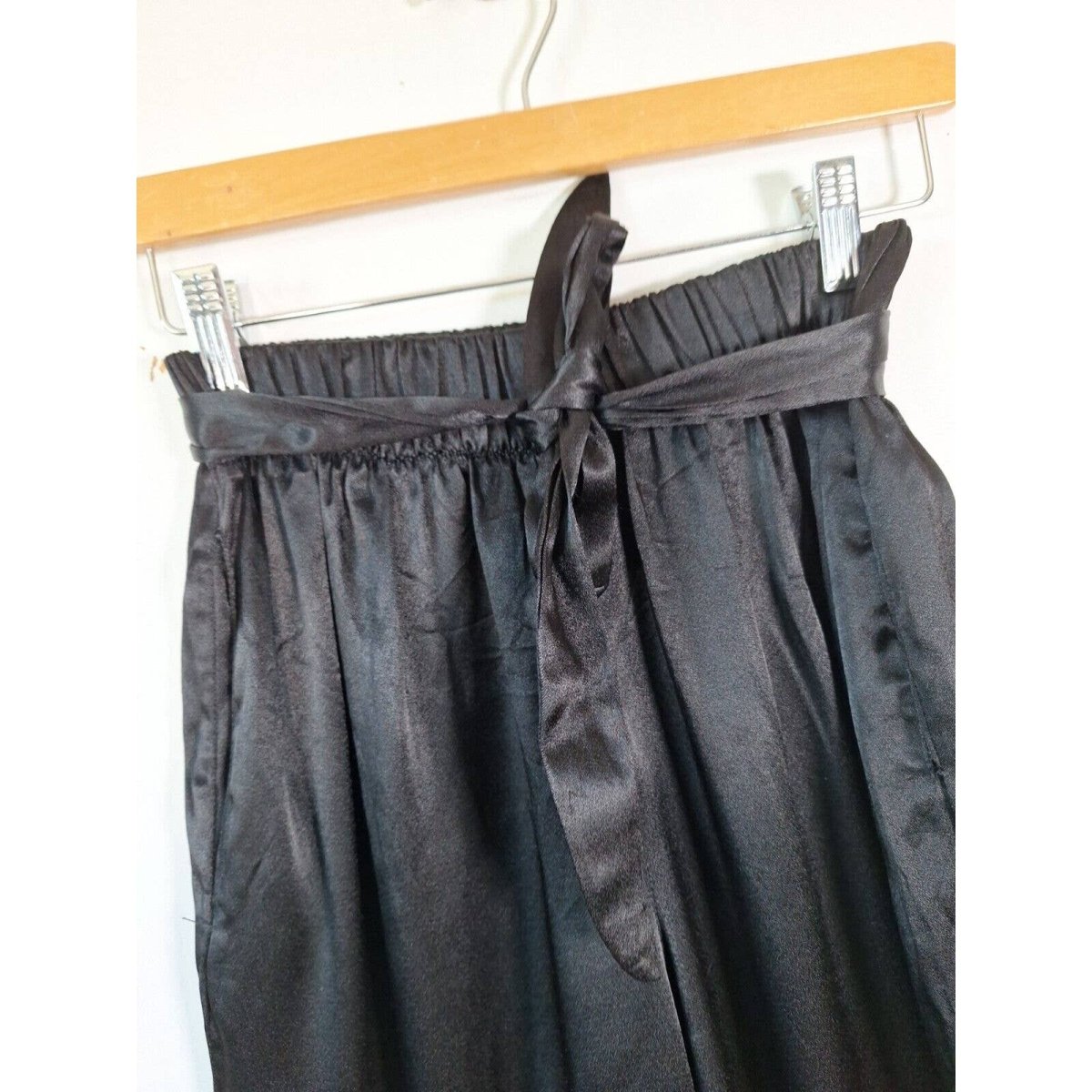 Vintage 80s High Waist Cropped Satin Pants Women's Size Small - themallvintage The Mall Vintage