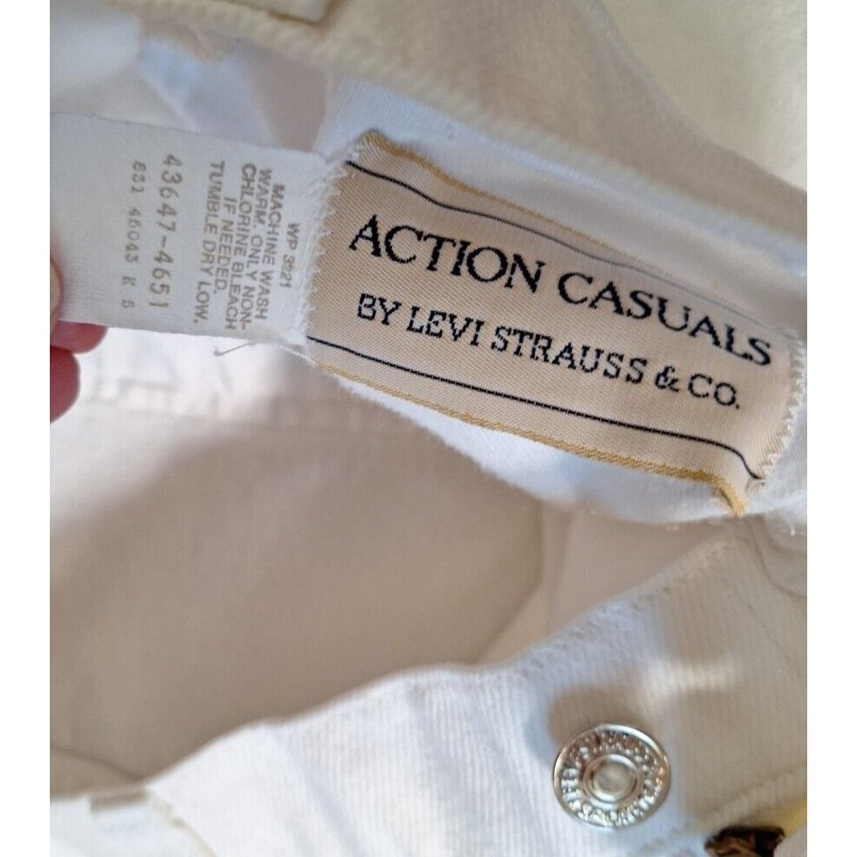 Vintage 80s Levis Actaion Causals White Cotton Jeans Unisex Women 36X29 - themallvintage The Mall Vintage