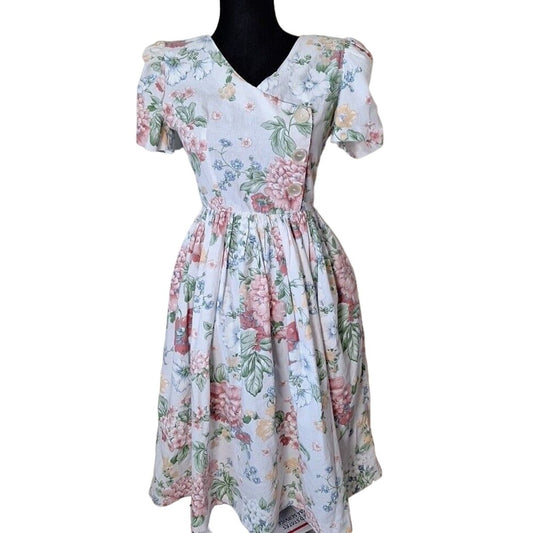Vintage 80s White Cotton Floral Puff Sleeve Day Dress Women Size Petite S/M - themallvintage The Mall Vintage