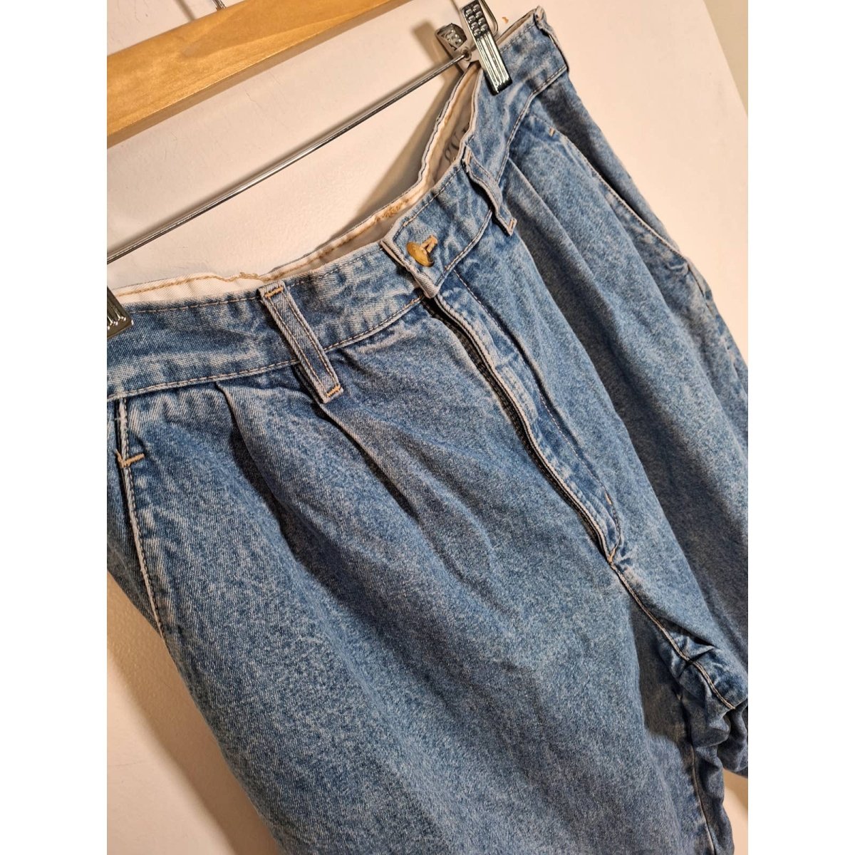 Vintage 80s/90s Pleated Denim Trousers Size 32x29 - themallvintage The Mall Vintage