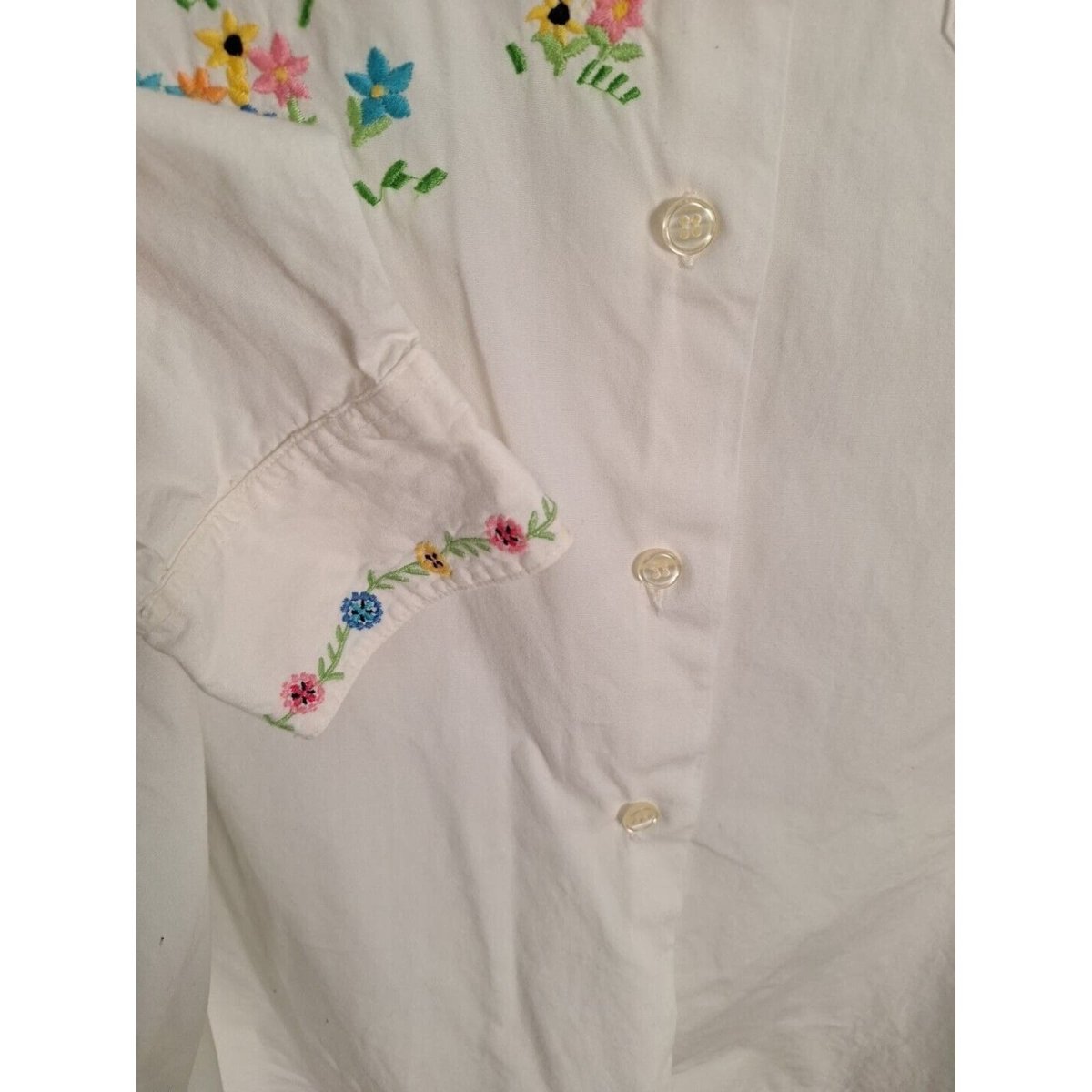Vintage 80s/90s White Floral Garden Button Up Shirt Women Size 14 L/XL 42" to 48" - themallvintage The Mall Vintage 1980s 1990s Capsule