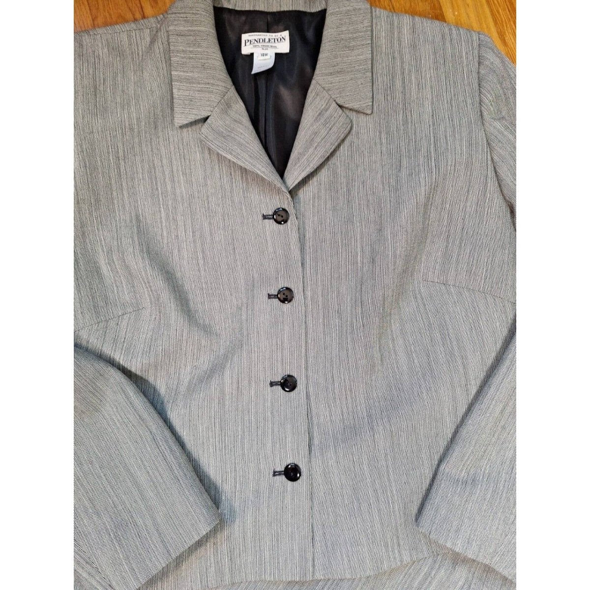 Vintage 90s 100% Wool Boxy Gray Power Skirt Suit Women's Size 16W - themallvintage The Mall Vintage