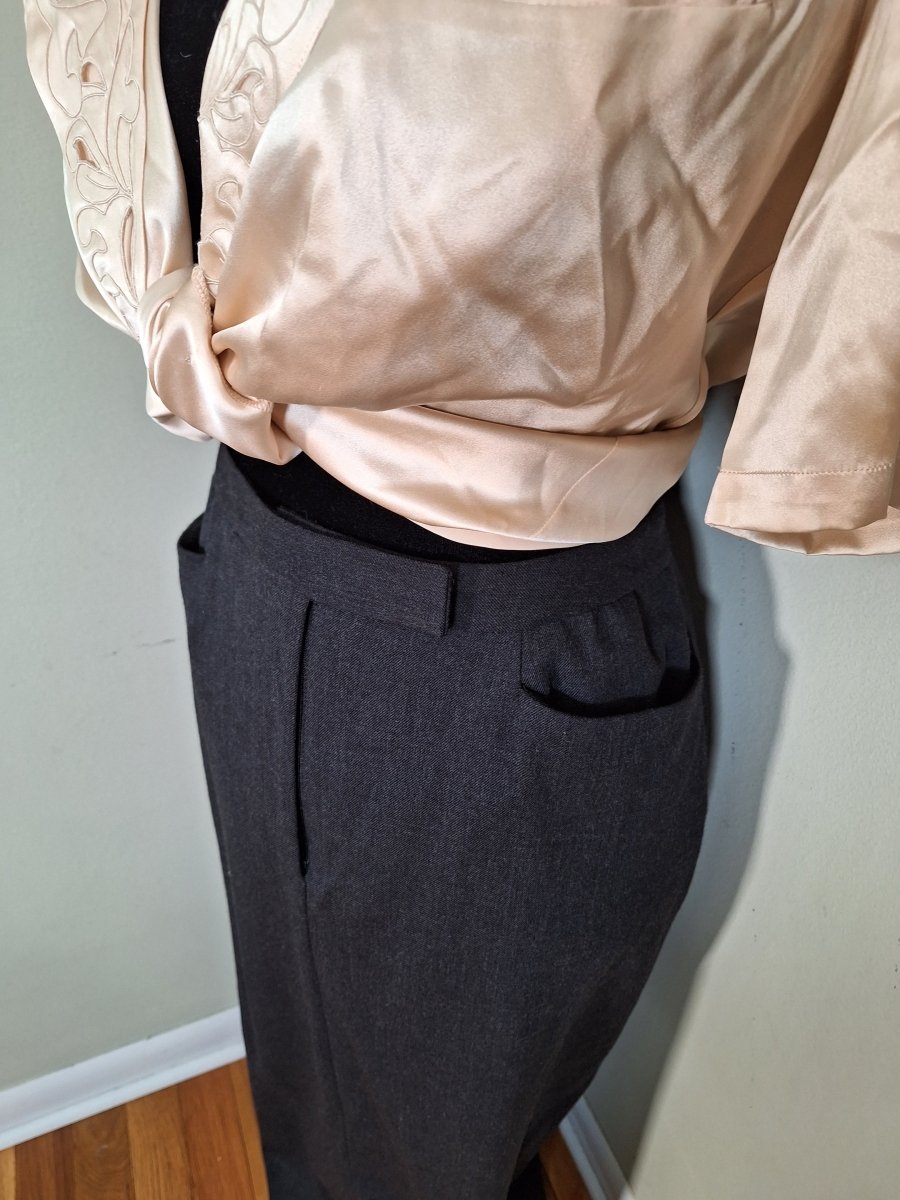 Vintage 90s Long Gray Wool Skirt Size 6 Waist 29" - themallvintage The Mall Vintage