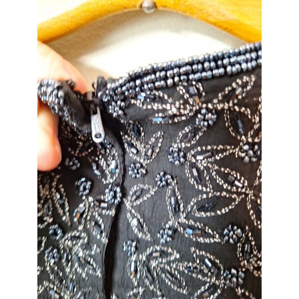 Vintage 90s/Y2K Beaded Cropped Silk Blouse Women Size Medium - themallvintage The Mall Vintage