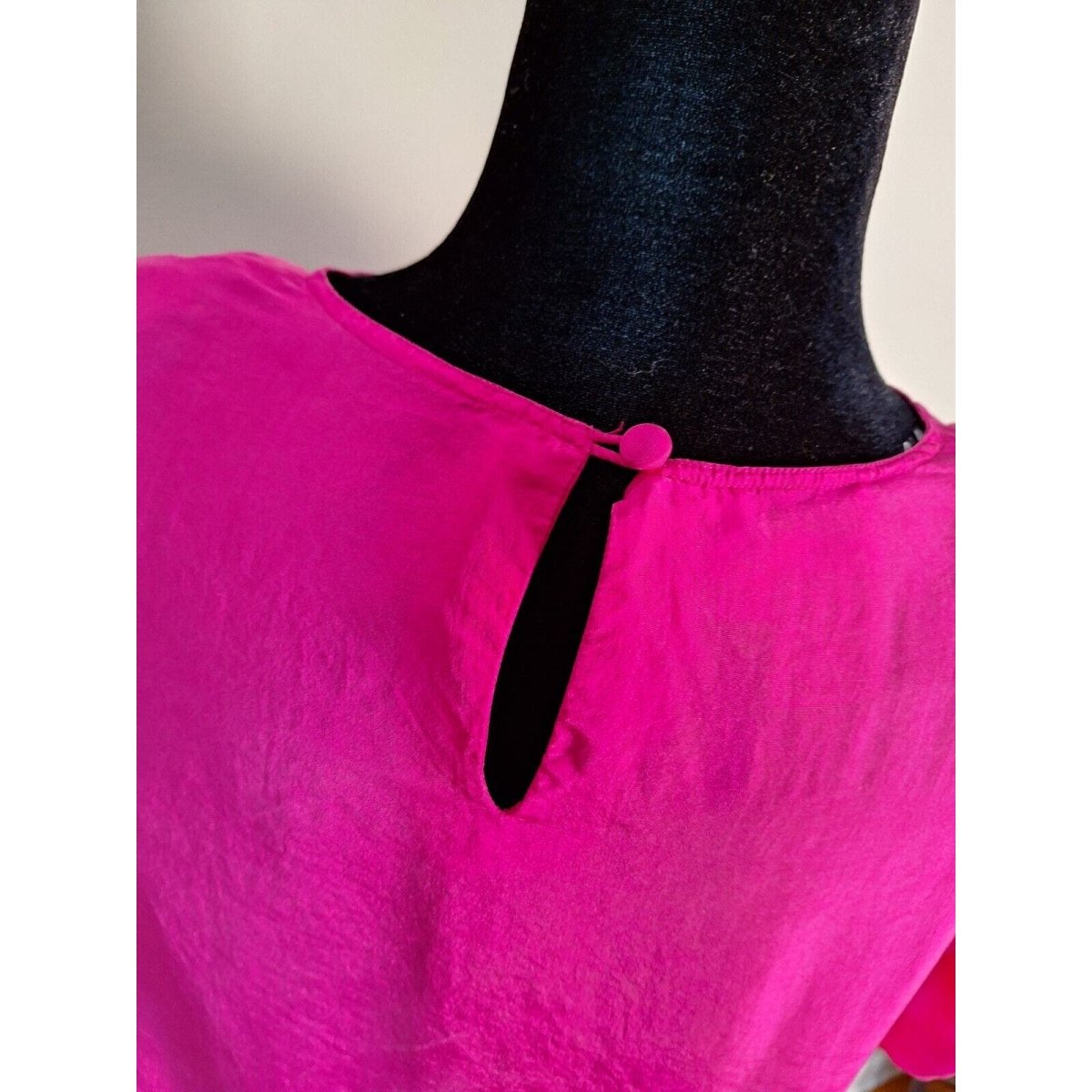 Vintage All Silk Boxy Hot Pink Blouse Women Size Medium AS IS - themallvintage The Mall Vintage