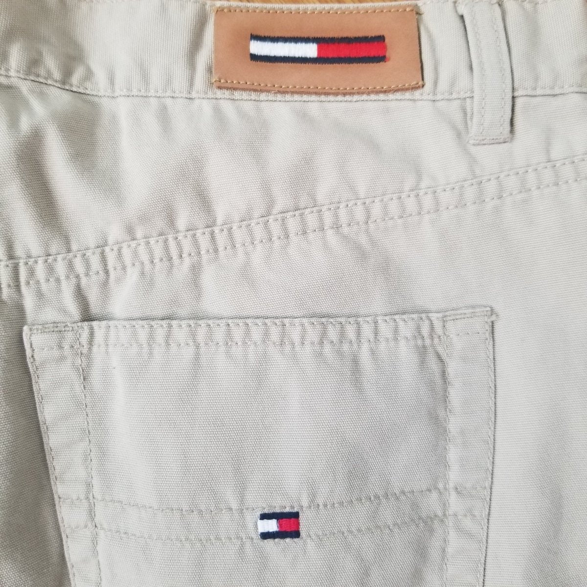 Y2K Cropped Tommy Khaki Pants Women 14 Waist 36 - themallvintage The Mall Vintage