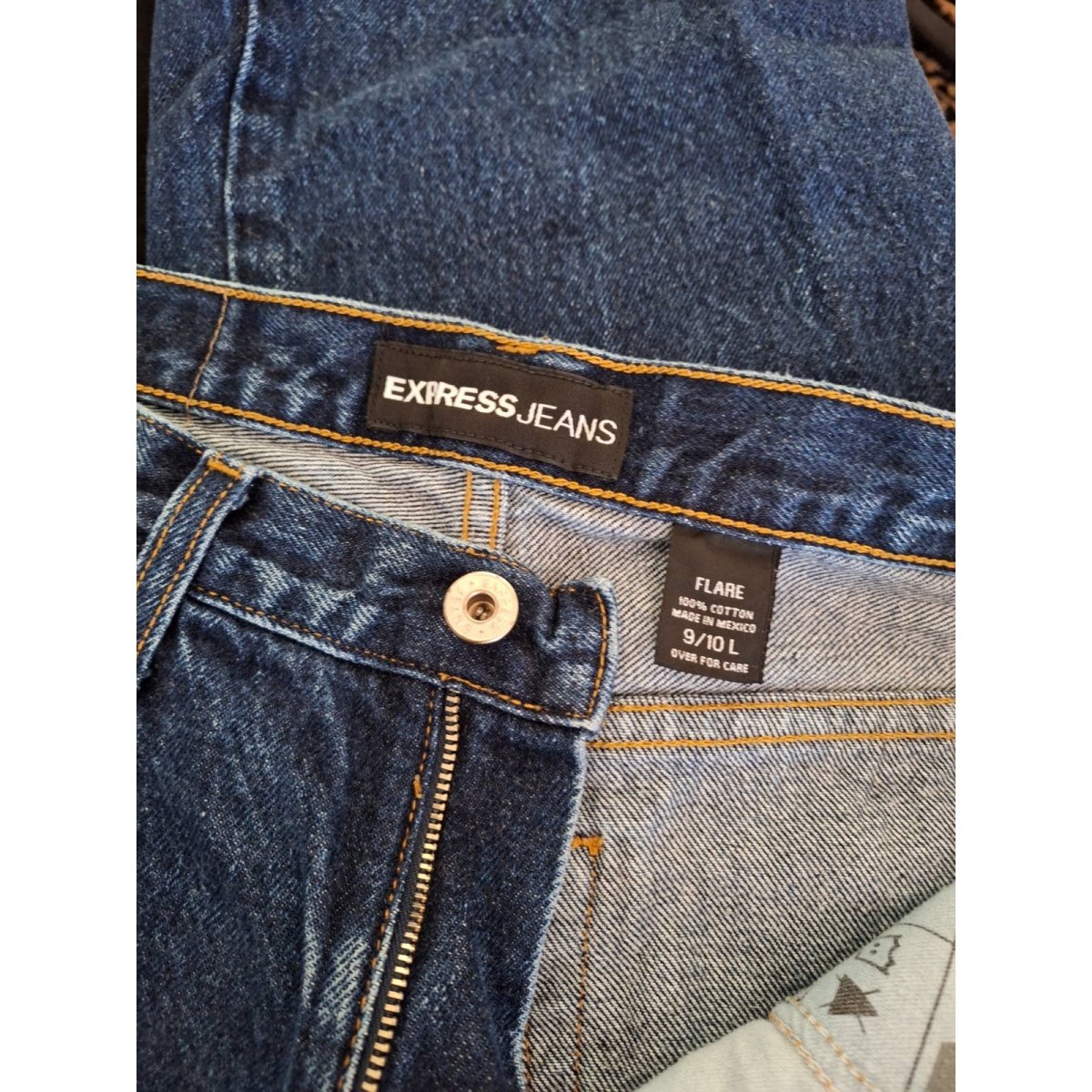 Y2K Dark Stone Wash Mid Rise Flared Jeans Size 9/10 Long 32x33 - themallvintage The Mall Vintage